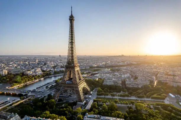 Picture of a sunses of Paris with the Eiffel tower